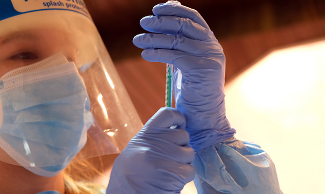 Castilla y Le&oacute;n intensifica la campa&ntilde;a de vacunaci&oacute;n frente a la covid-19 tras la llegada de 51.800 dosis de AstraZeneca