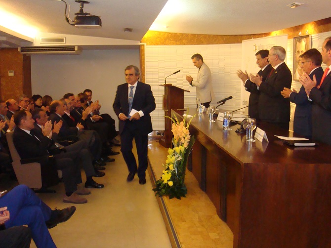 Los médicos proclaman a los pacientes como «su razón de ser» para mostrarse reivindicativos con la Administración