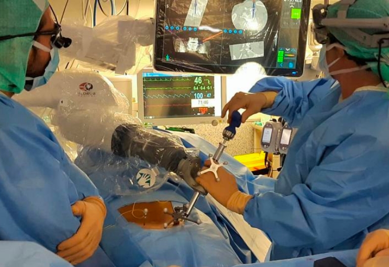 El San Carlos forma a los MIR de Traumatología en cirugía robótica