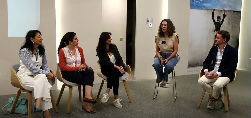 La ingesta de 400 microgramos de ácido fólico al día disminuye la incidencia de defectos del tubo neural en los bebés
