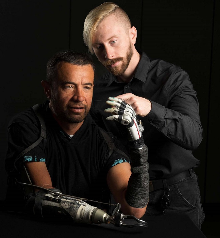 Un nuevo control compartido entre humano y máquina mejora la destreza de las manos biónicas