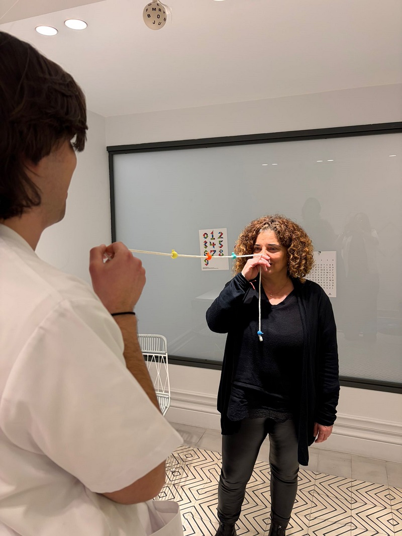 La terapia visual de un óptico-optometrista devuelve la estabilidad a una paciente con miastenia gravis en Zamora