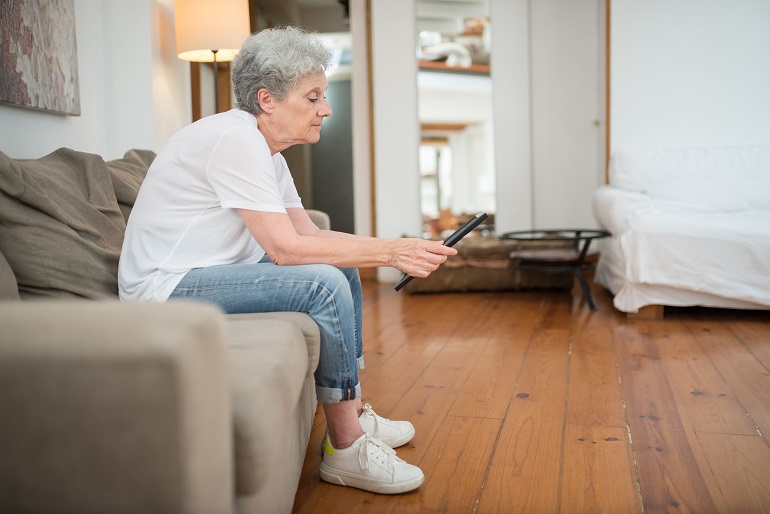 La pérdida auditiva se asocia con un mayor sedentarismo en adultos de mediana edad y mayores