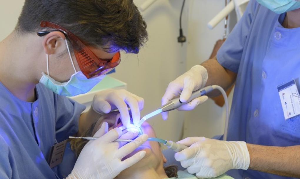 Primer ensayo clínico en España para probar los implantes de carga inmediata en un grupo de 40 personas sin dientes