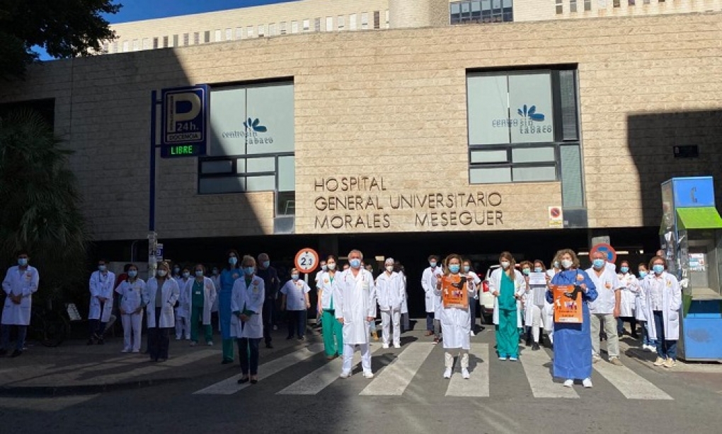 Los médicos inician la huelga para pedir más recursos y la retirada inmediata del Real Decreto que autoriza contratos a profesionales sin especialidad