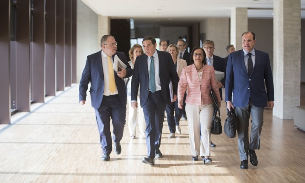 El consejero de Sanidad promete para este año el decreto de garantías de pruebas diagnósticas tras dar por desarrollado el 70% de su programa de Legislatura