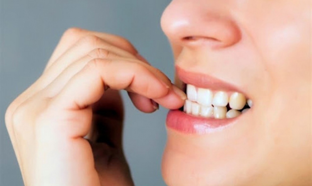Morderse las uñas puede provocar importantes problemas bucodentales