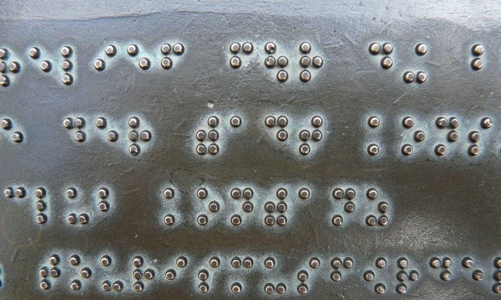 Denuncia ante el Defensor del Pueblo por la falta de regulación sobre etiquetado braille en productos de consumo masivo