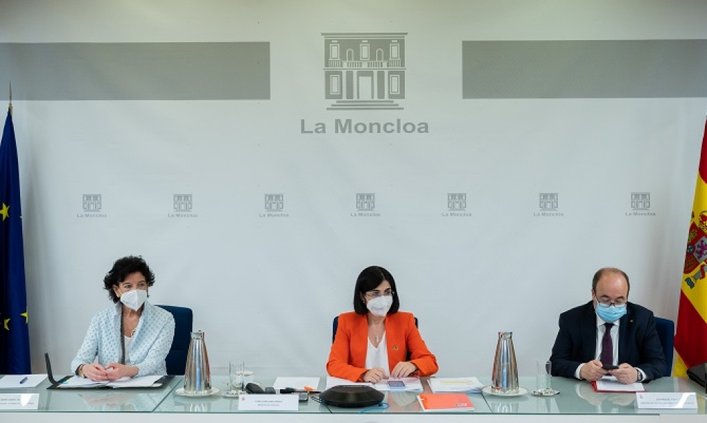 Los menores de 60 años vacunados con AstraZeneca podrán elegir la misma vacuna con un consentimiento firmado