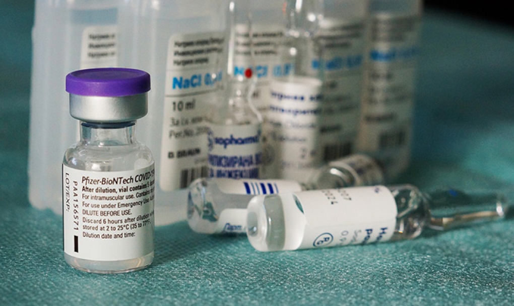 Tercera dosis de la vacuna contra la covid: qué sabemos sobre la decisión de la EMA