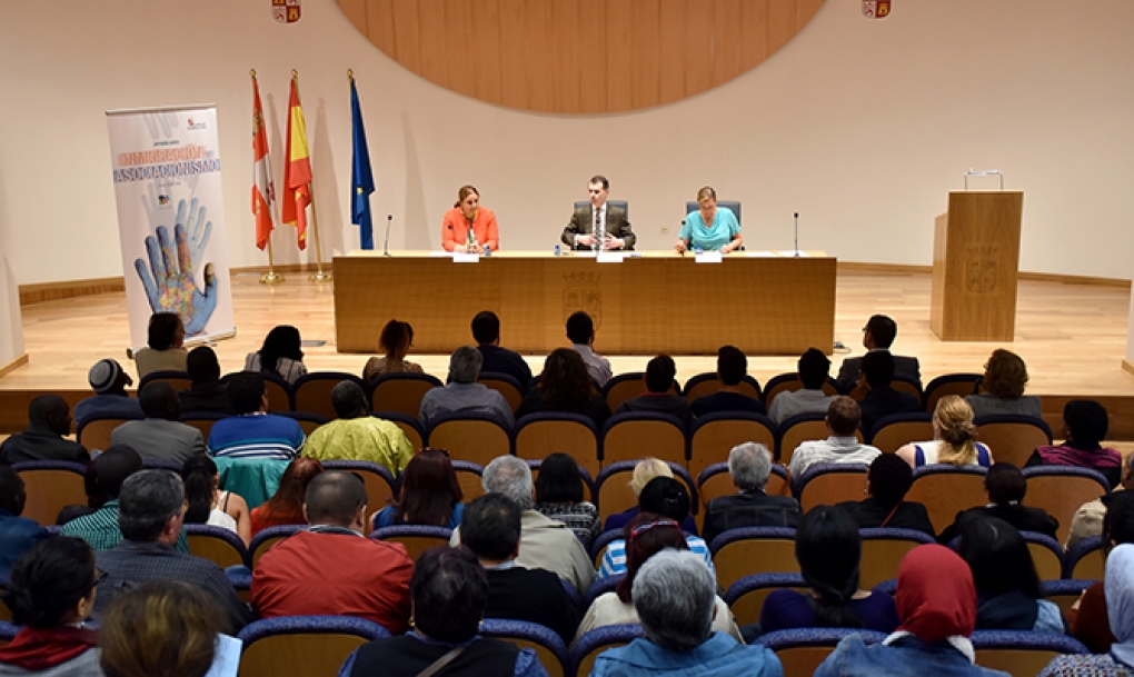 Una jornada sobre inmigración y asociacionismo reúne en Soria a 200 participantes de Castilla y León