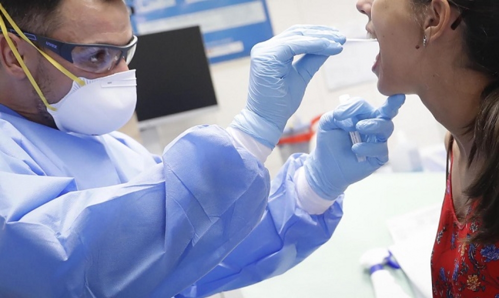Nuevos confinamientos y restricciones por la pandemia COVID-19, que se recrudece en España con 8.148 nuevos casos