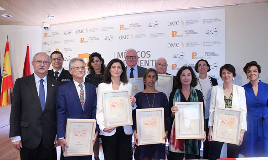 Los colegios médicos premian la labor de profesionales y organizaciones referentes en el ámbito de la salud