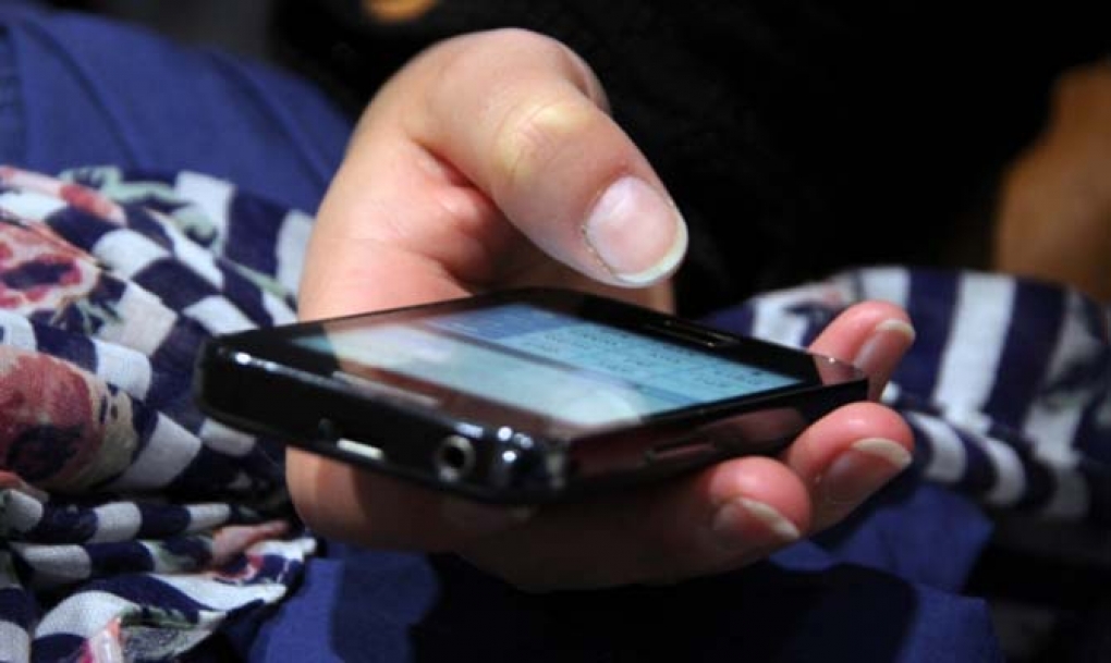 Un adicto al teléfono móvil puede estar enganchado casi todo el día