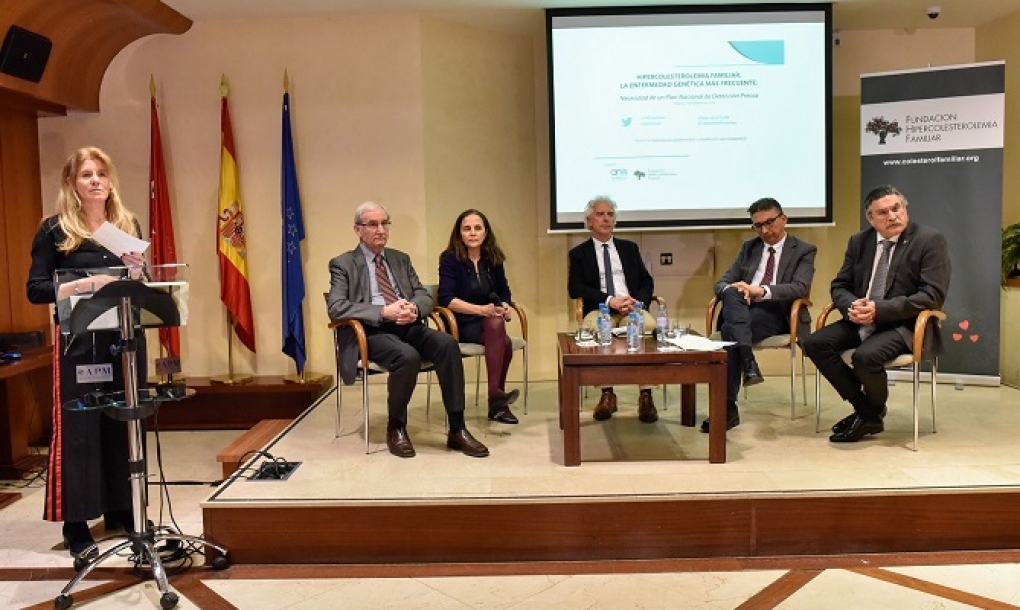 Por cada 6 personas adultas con hipercolesterolemia que reciben un tratamiento adecuado se evita un infarto de miocardio en los siguientes 10 años