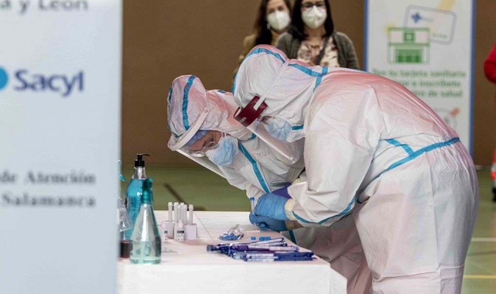 La pandemia deja otro triste récord en Castilla y León, con casi 3.000 nuevos contagios de COVID-19 y 21 fallecidos