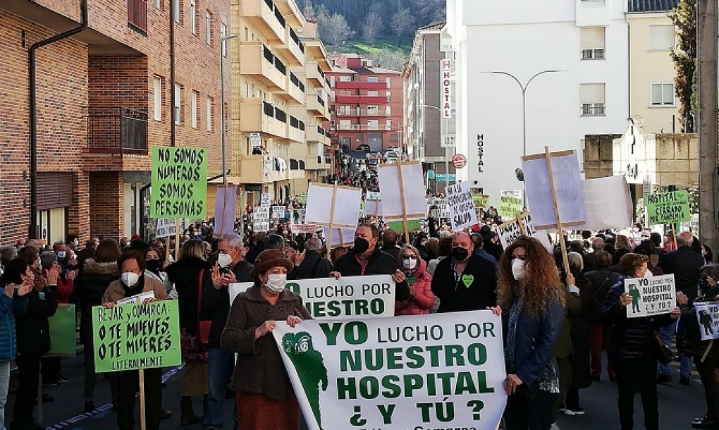 Gran respaldo ciudadano en Béjar a la protesta para recuperar los servicios del hospital suprimidos por la pandemia