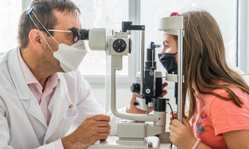 Una terapia génica avanzada evita la ceguera a una niña de 12 años