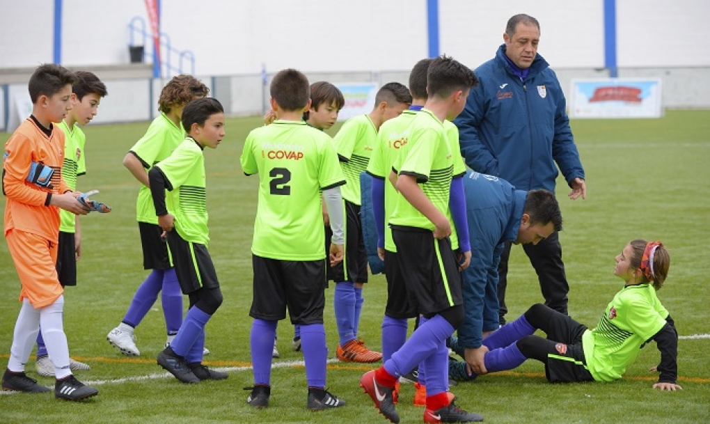 Los fisioterapeutas recomiendan evitar la especialización deportiva en edades tempranas y educar en la detección precoz