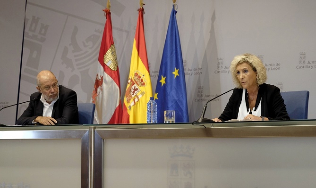 Castilla y León estrena esta medianoche nuevas normas para frenar la COVID-19, entre ellas el uso de mascarilla en la piscina o la reducción de aforos
