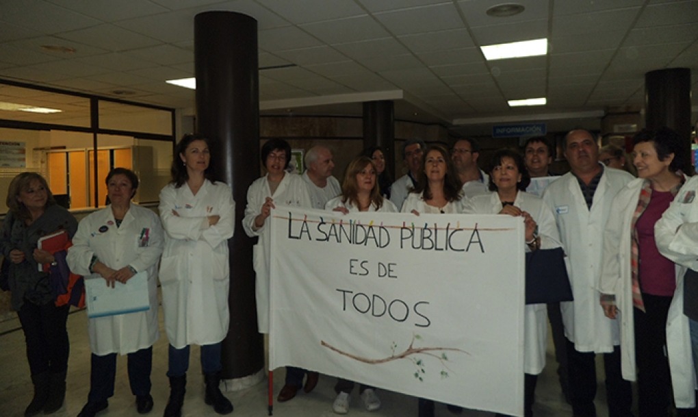 Los trabajadores del hospital convocarán otra &#8216;marea blanca&#8217; en Salamanca