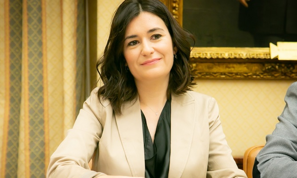 Carmen Montón: «El acceso a la atención pública sanitaria universal vuelve a ser un derecho básico de toda persona»