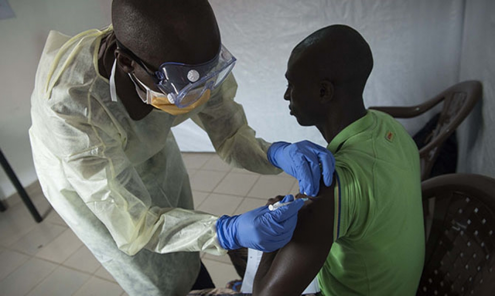 Un ensayo a gran escala en Guinea demuestra una eficacia del 100% en una nueva vacuna contra el ébola