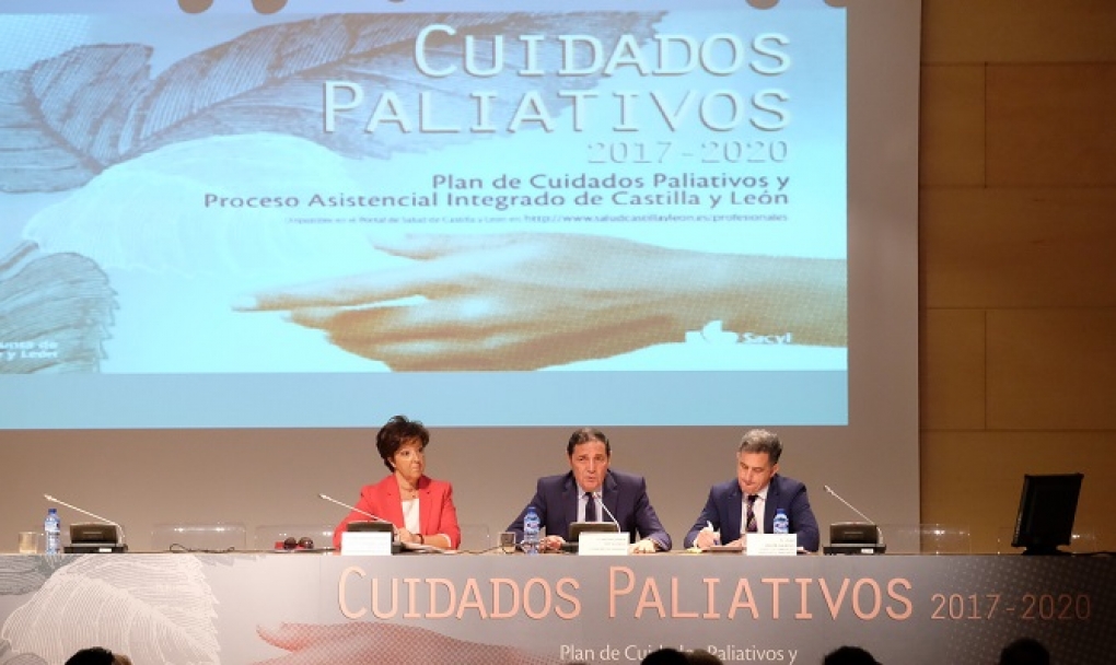 Castilla y León aprueba un nuevo plan de cuidados paliativos para optimizar la atención de más de 8.500 pacientes