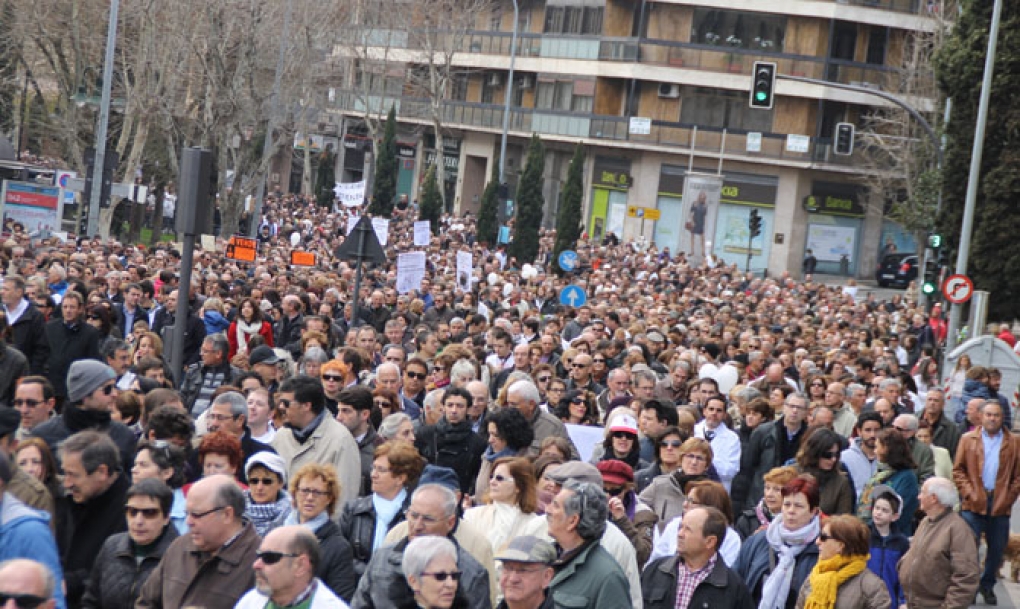 Los trabajadores del hospital de Salamanca plantean la convocatoria de otra ‘marea blanca’