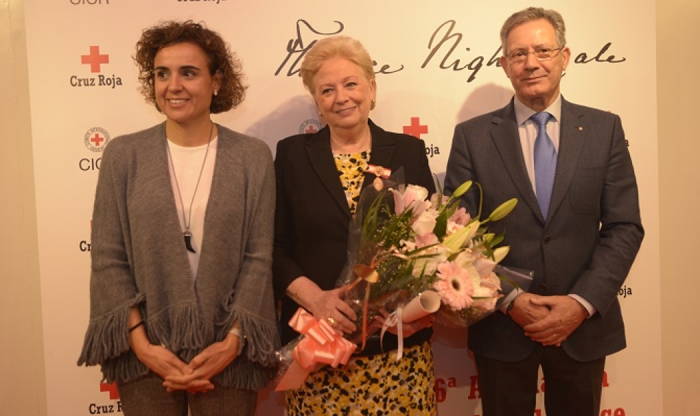 Mª del Pilar Arroyo Gordo recibe la Medalla Florence Nightingale por su compromiso e implicación en el ámbito de la Enfermería