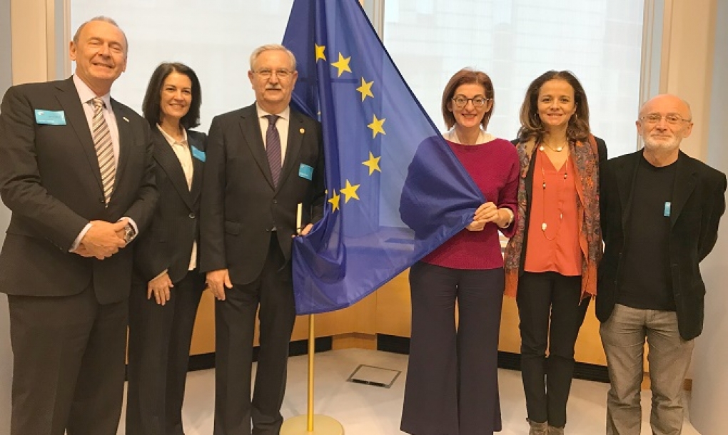 Profesionales sanitarios y asociaciones ciudadanas reivindican en el Parlamento Europeo mayores medidas de control del tabaco
