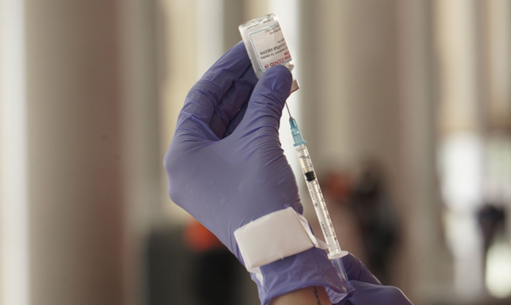 Castilla y León vuelve a superar los 400 casos de coronavirus y notifica cinco muertes de personas con covid