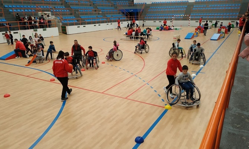 Fundación Aviva comparte con los más pequeños la jornada de iniciación al deporte adaptado