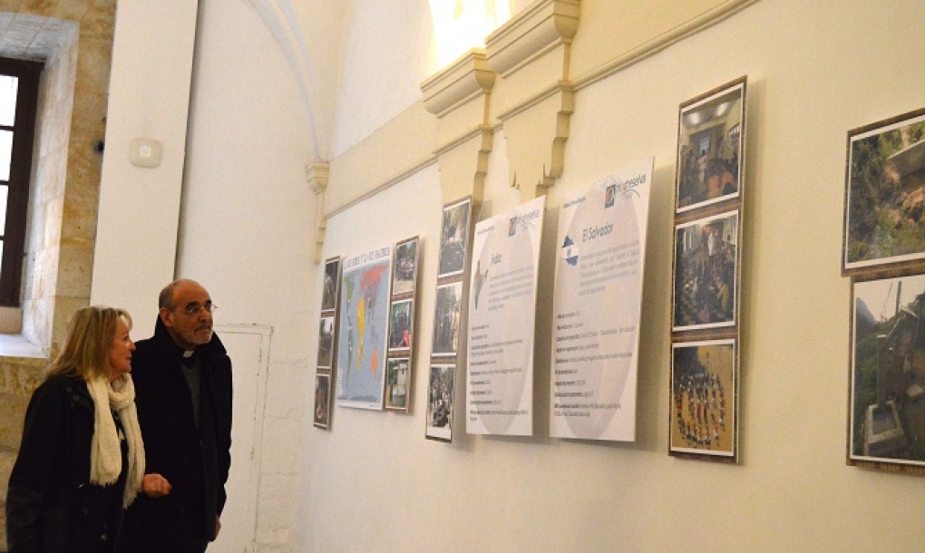La UPSA muestra con fotografías proyectos de cooperación hechos realidad