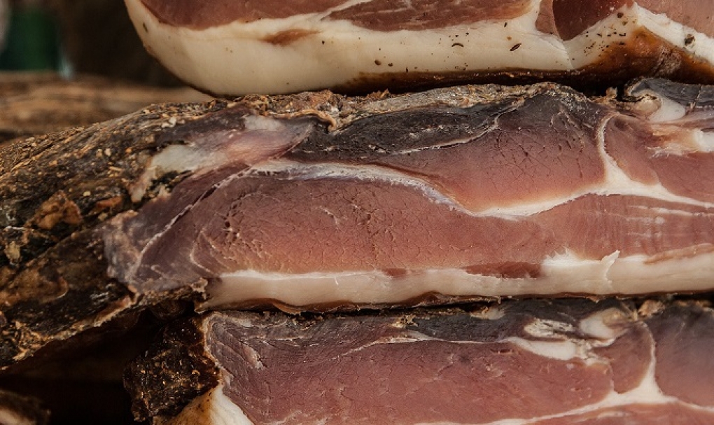 FACUA pide que se publiquen las empresas de Salamanca y Sevilla que cortaban jamón sin control sanitario