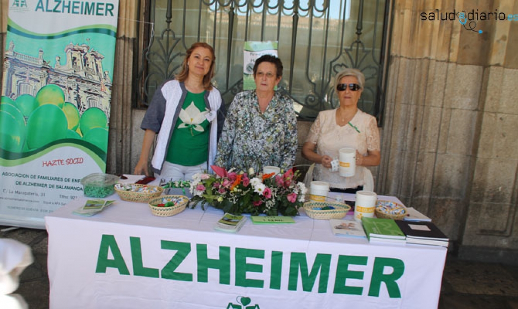 La Asociación de Familiares de Enfermos de Alzheimer recibe la Medalla de Oro de Salamanca