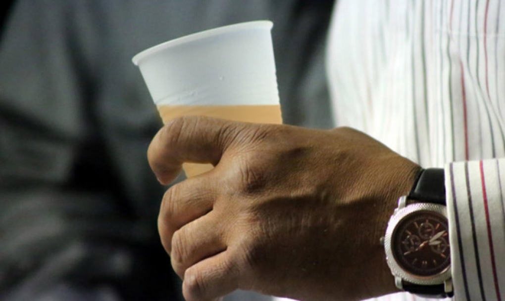 Los médicos recuerdan que no existe un umbral de consumo de alcohol beneficioso ni seguro para la salud