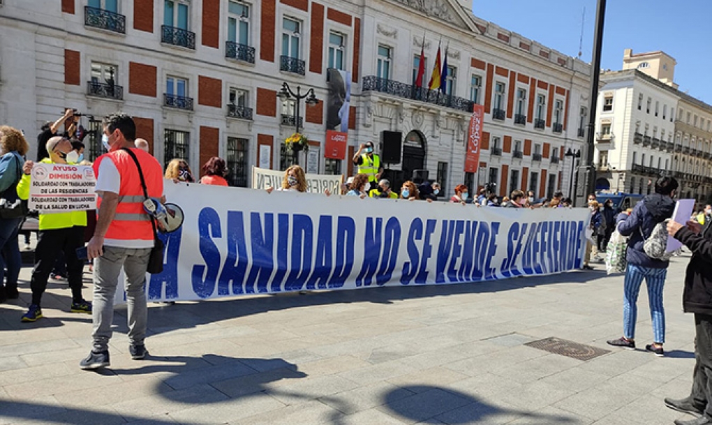 Marea blanca en Madrid para exigir &#8220;una política sanitaria coherente ante la pandemia&#8221;