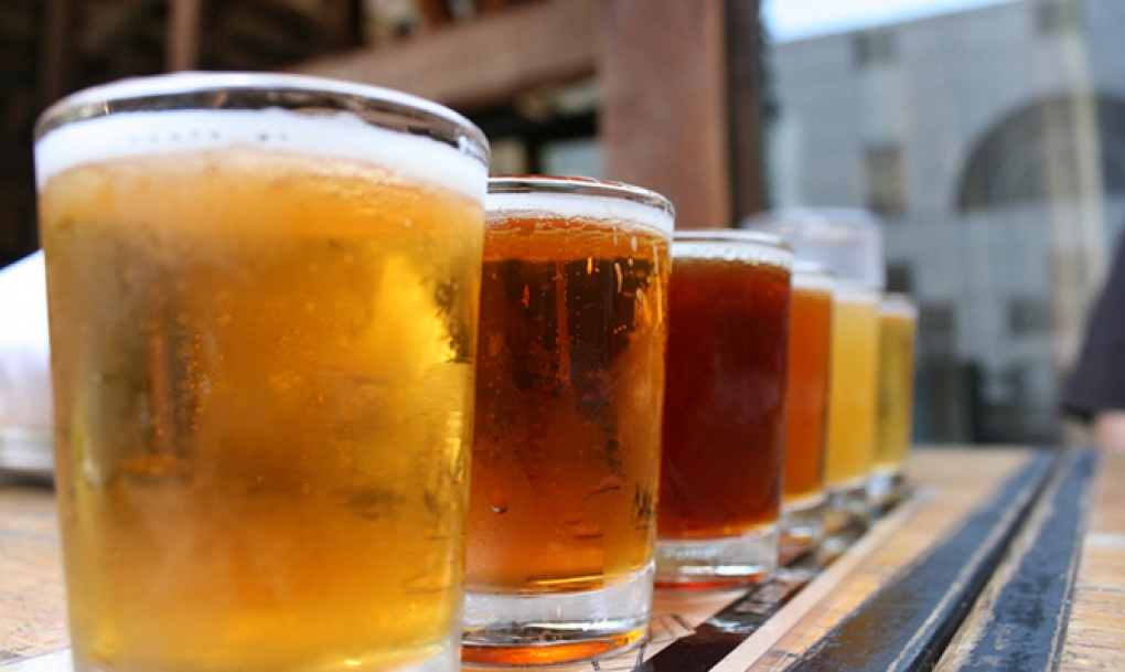 Los españoles consumen 10 litros de alcohol puro al año, pero sólo confiesan una tercera parte de lo que beben