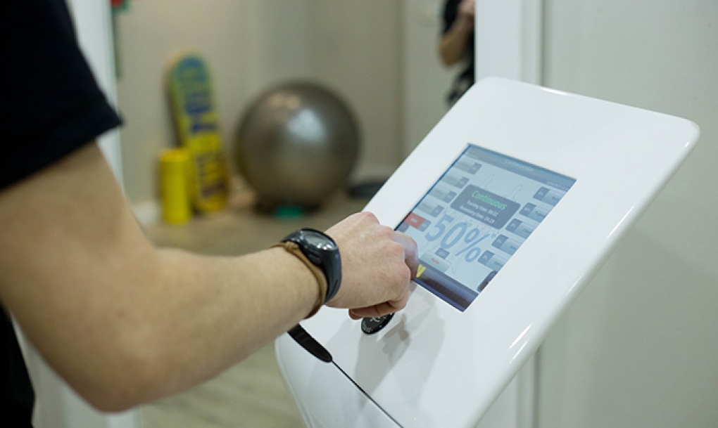 Los fisioterapeutas advierten del riesgo del ejercicio con electroestimulación global sin un control profesional apropiado