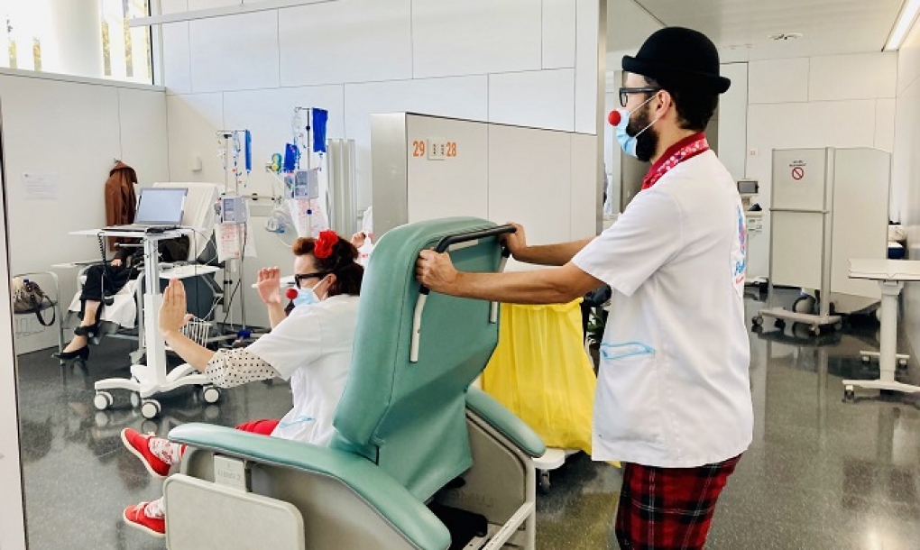 La ciencia avala el impacto positivo de los payasos en los pacientes hospitalizados, tanto niños como adultos