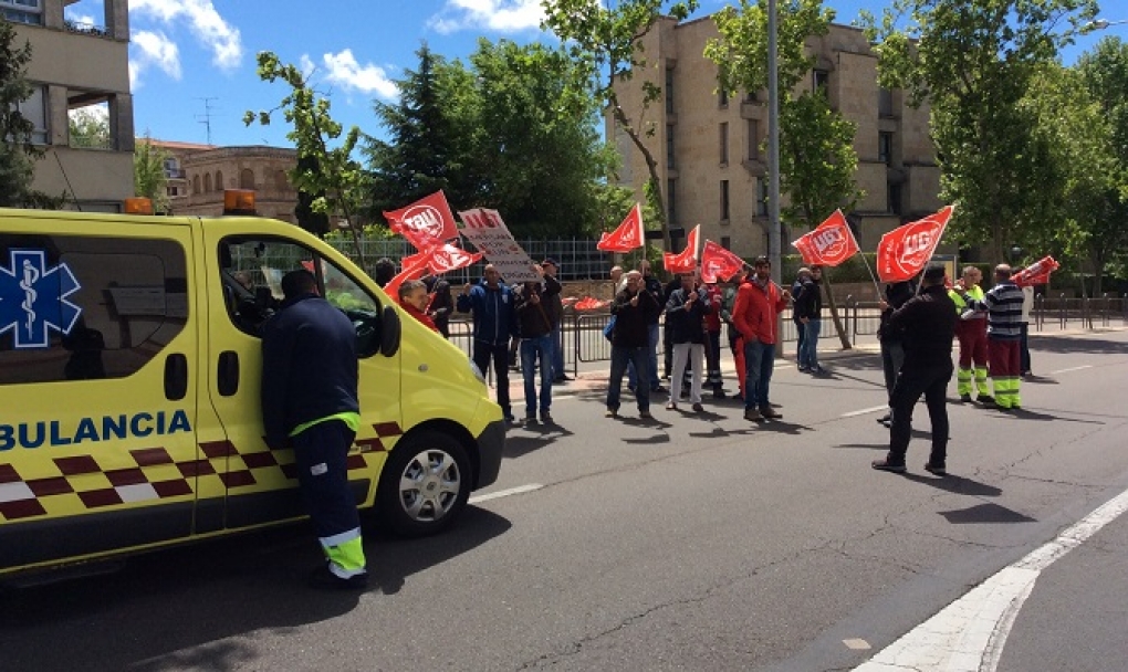 Los trabajadores del transporte sanitario de Castilla y León salen a la calle al ser &#8220;los peores pagados de todo el país&#8221;