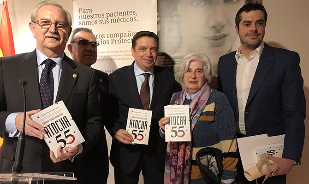 Joaquín Pérez Azaústre recibe el Premio Albert Jovell 2019 por su novela ‘Atocha 55’