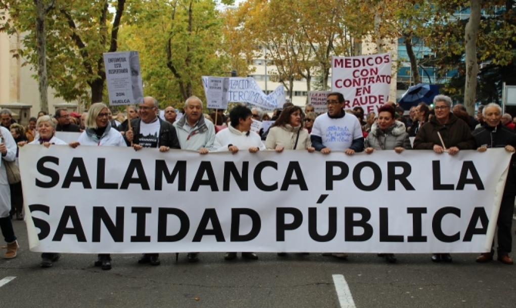 Miles de ciudadanos muestran su hartazgo por el deterioro de la Sanidad pública en Salamanca