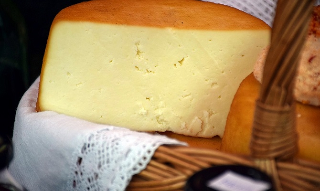 Sanidad retira lotes de queso de leche cruda de vaca procedente de Francia por listeria