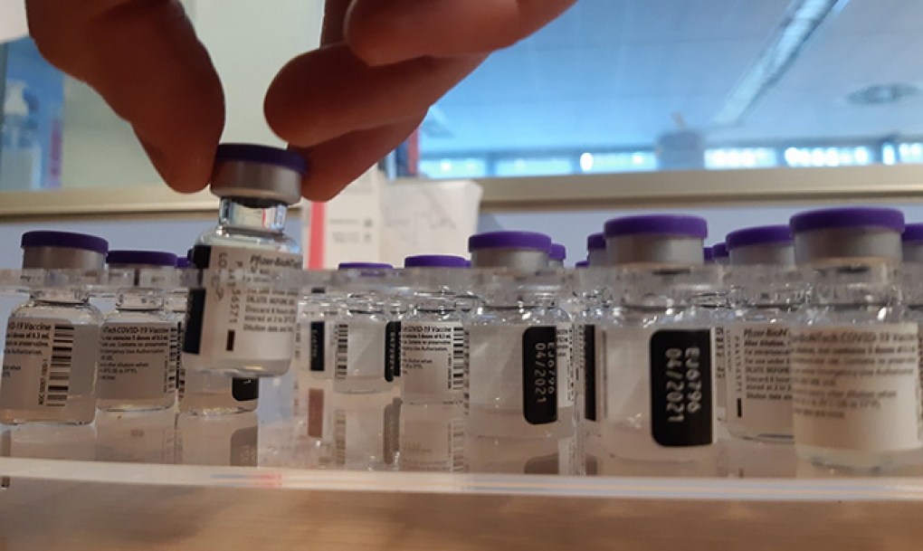 Un &#8220;problema logístico&#8221; de Pfizer en Bélgica retrasa un día la primera entrega semanal de vacunas contra la Covid, prevista para hoy