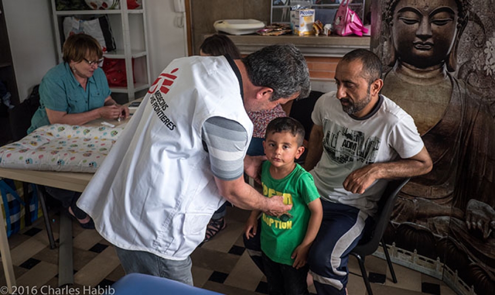 Médicos sin Fronteras denuncia restricciones en el acceso de los refugiados al campo de Grande-Synthe