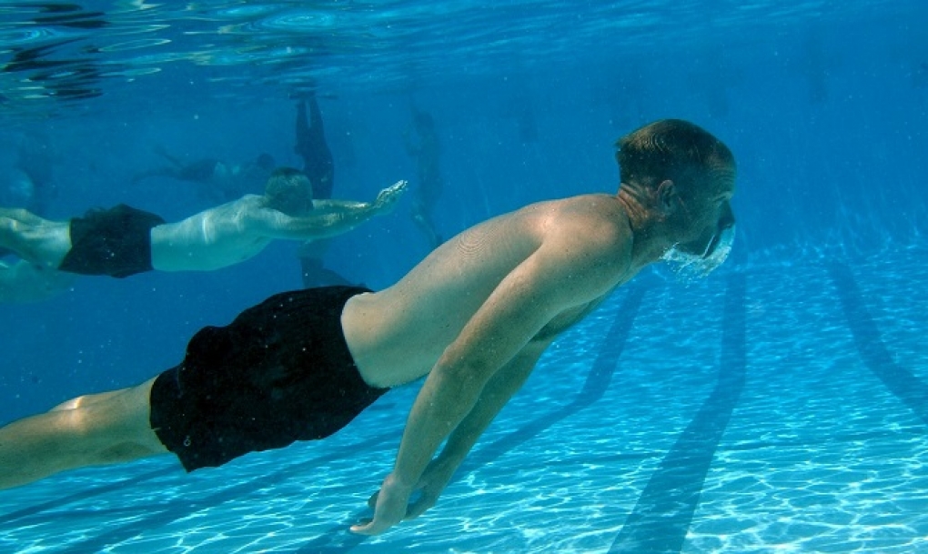Hacer ejercicio en el agua ayuda a la recuperación de movilidad tras una lesión o secuelas de la covid-19