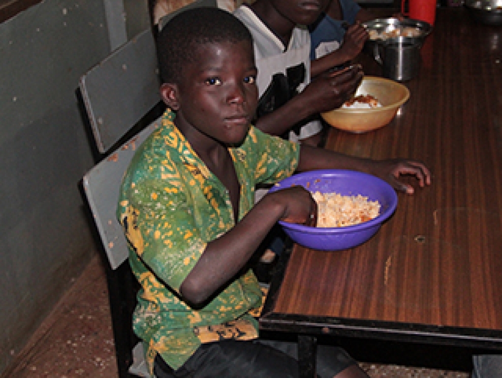 Daniel, el menor que creció en la calle y que destaca por su inteligencia en el Boys Home de Sunyani (Ghana)