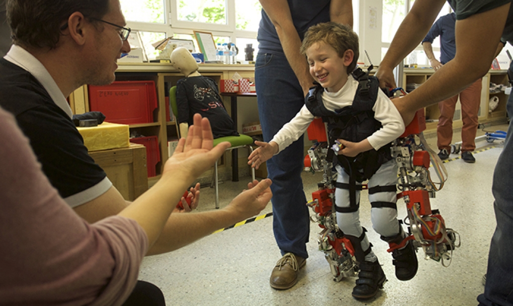 Primer exoesqueleto infantil del mundo para atrofia muscular espinal